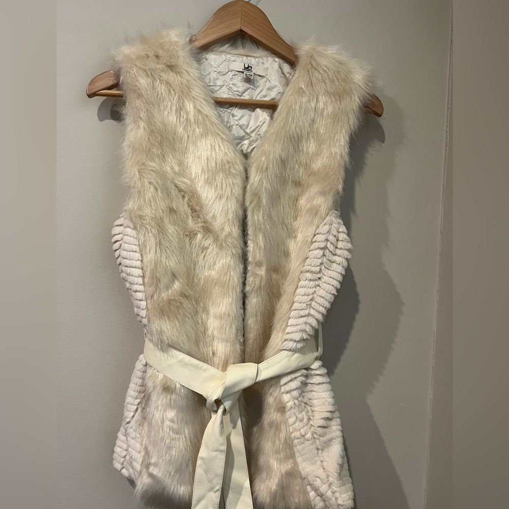 Boutique Brand Cream Colored Belted Cozy Vest; Size S/M